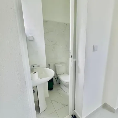 Sea Breeze Guest House Negombo Exterior photo